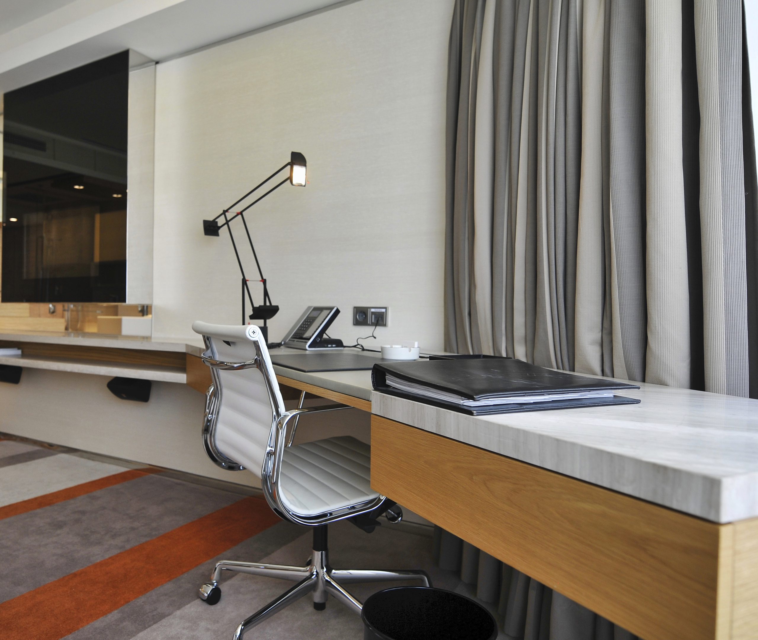 swiss oda desk