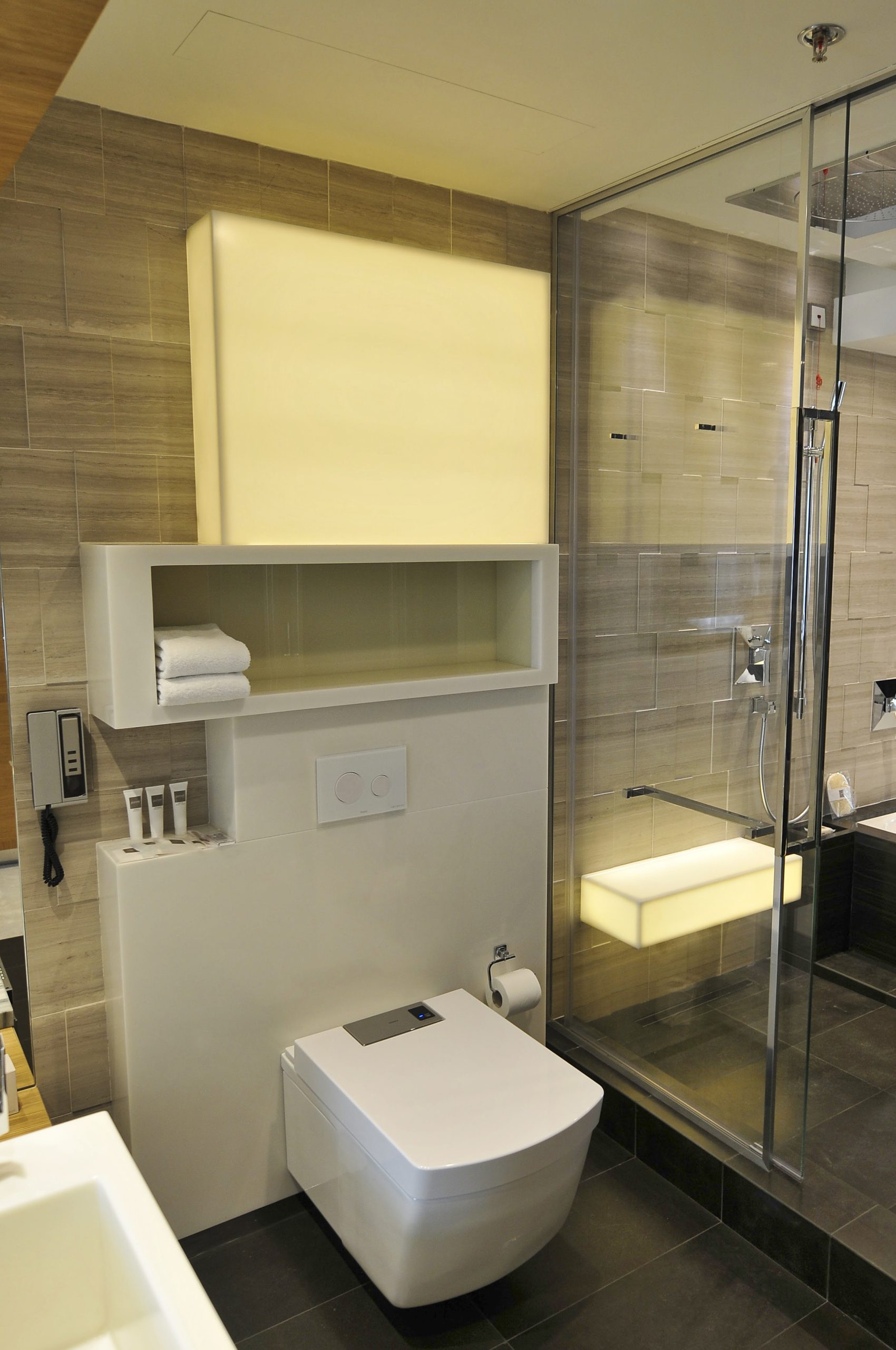 swiss oda towel shelf